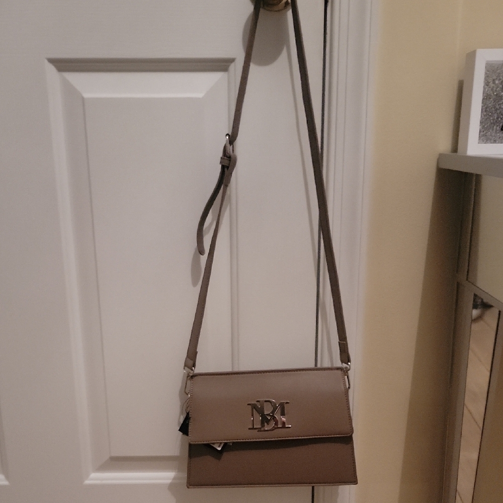 Badgley Mischka Elegant Tan Crossbody Bag. BNWT